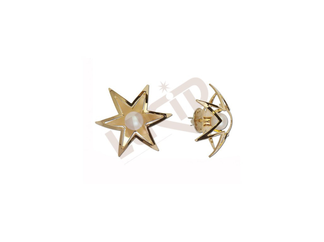 Brooch Star with a pearl - gold